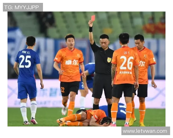 上海足球队节奏争议引发热议球迷与专家观点碰撞激烈 上海足球队节奏争议引发热议球迷与专家观点碰撞激烈